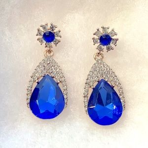 Blue dangling earrings